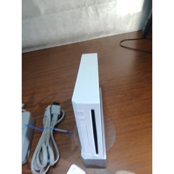 Nintendo Wii Console Bundle No Sensor Bar TESTED AND PLAYED - Picture 5 of 9